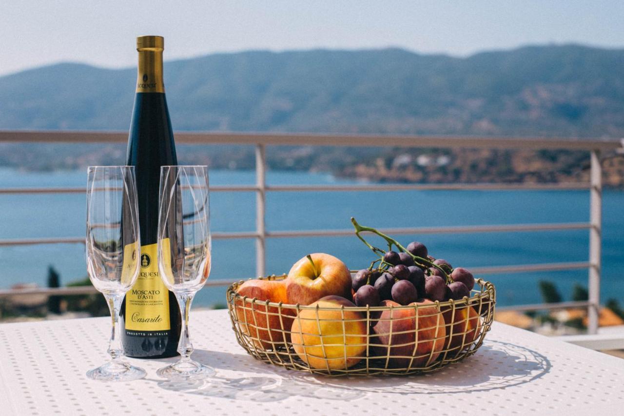 Kalavria Luxury Suites - Magnificent Sea View Of Poros Poros Town Екстериор снимка